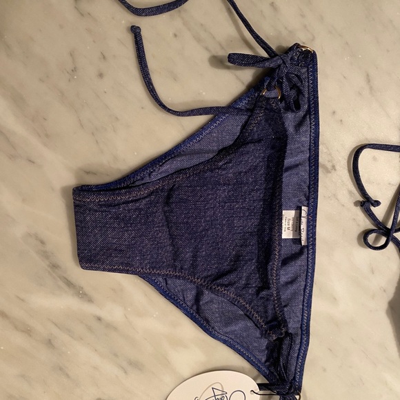 Bikini - Picture 6 of 11